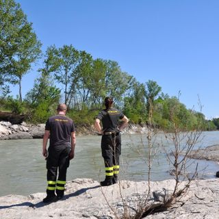 Il tratto del fiume dove il ragazzo è caduto, trascinato via dalla corrente