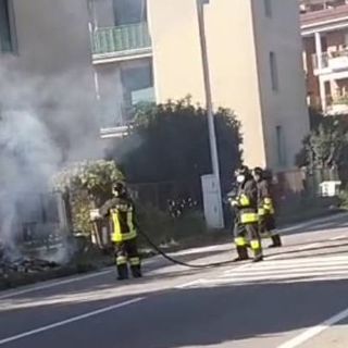 Busto, rifiuti in fiamme: intervengono i vigili del fuoco