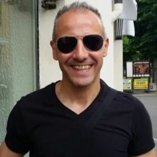 Un ultimo abbraccio per Matteo: comunità in lutto e un gesto d’amore per la sua famiglia