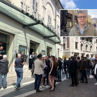 Il teatro Condominio Vittorio Gassman il giorno del summit. Nel riquadro il sindaco, Andrea Cassani