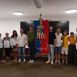 Foto di gruppo alla presentazione del palio 2025