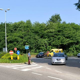 Nuovo incidente all'incrocio mortale di Solbiate. Il sindaco: «Chiediamo da tempo una rotonda»