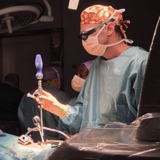 Neurochirurgia d’avanguardia a Legnano: prime artrodesi lombari con realtà aumentata