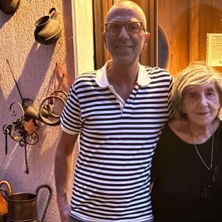 Luca Vergani con la mamma, Armida Raimondi, che oggi festeggia 80 anni