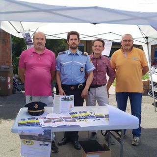 Il vice commissario Alessandro Morelli e alcuni dei coordinatori del Controllo del Vicinato