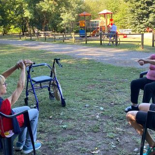 Ginnastica dolce per persone fragili: nuova opportunità nella palestra a cielo aperto