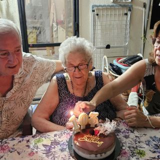 Centotré volte auguri alla mamma del maestro Toran