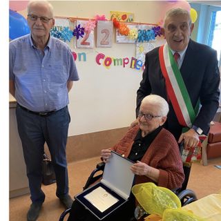 «Cento anni di storia e di vita»: auguri, Loriana