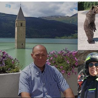 Omar felice durante una delle sue bellissime escursioni. A lato nel viaggio in moto in Transilvania e le ultime foto degli orsi
