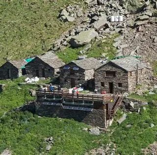 Sulla cresta del Tagliaferro, il Rifugio Ferioli del Cai di Olgiate Olona parla sempre più lingue