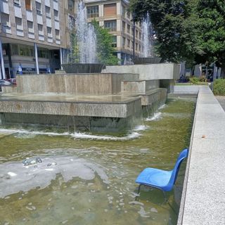 IL RACCONTO.  Metti una sedia nella fontana: sogno (o incubo) di una giornata di mezz'estate a Busto Beach