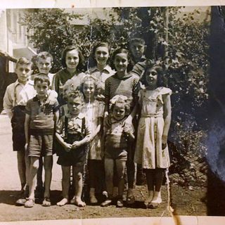 &quot;Ul curtil, grandi me 'na campogna&quot; -  &quot;Il cortile, ampio come una campagna&quot;