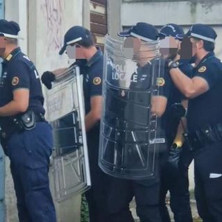Gallarate, sgomberato insediamento abusivo vicino alla stazione. Fermati cinque stranieri senza documenti