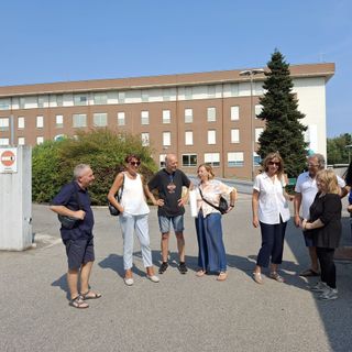 Il presidio informale davanti a MultiMedica