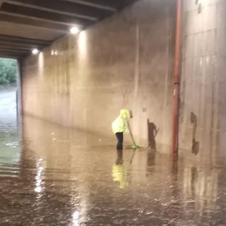 Protezioni civile in azione a Olgiate durante il nubifragio di ieri