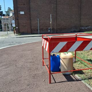 Le taniche transennate vicino al cimitero