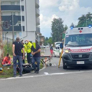 FOTO. Incidente in via Cà Bianca a Busto Arsizio: ferito un giovane motociclista di 21 anni
