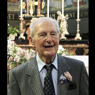 Eleganza e simpatia: ciao Peppino «portatore di gioia»