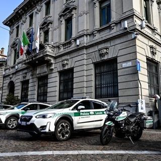 Gallarate, botte in un locale sotto i portici: solo l’intervento delle forze dell’ordine evita il peggio