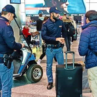 Furto a Malpensa, arrestato ladro in fuga: trolley da 4mila euro rubato a turista britannico