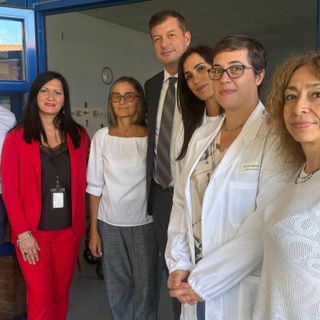 Nella foto il Dott. Pietro Costanzo, Referente Coordinatore Distretto di Busto Arsizio/Castellanza - Dott.ssa Maria Scaccia, Progettazione Attuazione e Valutazione degli interventi di educazione sanitaria e terapeutica delle Case di Comunità dell’ASST Valle Olona D.A.P.S.S.- Polo Territoriale - Annalisa Macchi, Assessore ai Servizi Sociali del Comune di Gorla Maggiore - Pietro Zappamiglio, Sindaco del Comune - Dott.ssa Maria Scarlatino, Dietista - Dott.ssa Erika Donadel, Infermiera di Famiglia e Comunità - dr.ssa Francesca Maria Luisa Piperno, Direttore del Distretto di Busto Arsizio/Castellanza