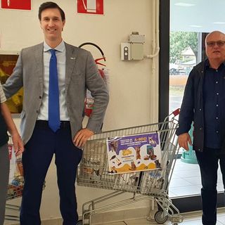 Cassano Magnago, raccolta cibo per i gatti di Mondo Baffo: cinque borse in tre mesi e due nuovi punti di consegna