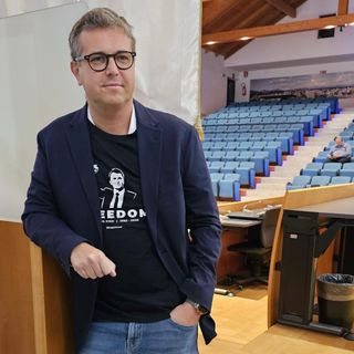 Gallarate, minuto di silenzio in consiglio comunale per Charlie Kirk e la senatrice Hortman Gallarate, minuto di silenzio in consiglio comunale per Charlie Kirk e la senatrice Hortman