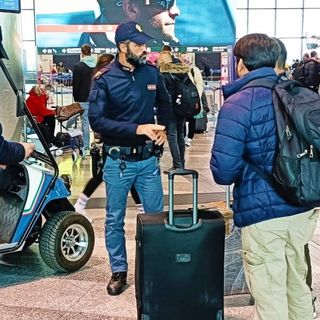 Ruba profumi per 2.500 euro al Duty Free di Malpensa: arrestato