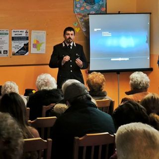 «Prendete tempo e chiamate il 112»: a Borsano i Carabinieri in cattedra contro le truffe agli anziani