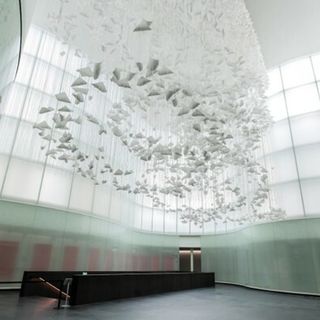 “Il momento in cui la neve si scioglie”: al Mudec l’opera di Chiharu Shiota