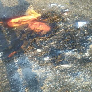 Quel che resta di uno dei jersey carbonizzati