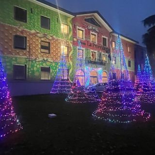 LA FOTO. La magia si completa: la Provvidenza si illumina di Natale