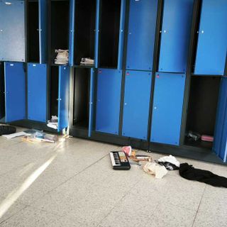 Irruzione notturna in tre scuole di Borsano e Sacconago