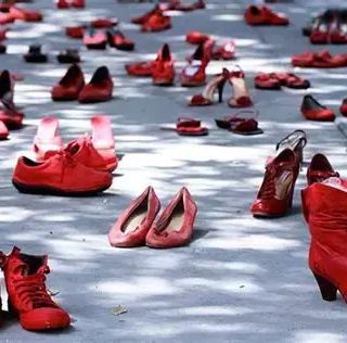 No alla violenza sulle donne: le avvocatesse del foro di Busto portano l’Angolo Rosso nei luoghi della comunità