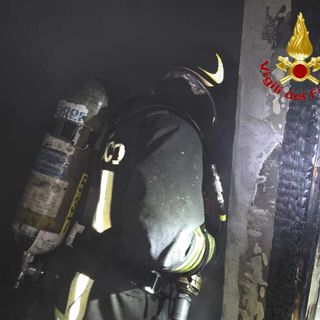 Vigili del fuoco in azione in via Romagna a Gallarate