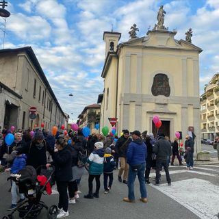 Uno dei momenti maggiormente attesi davanti alla chiesa della Madonna in Prato: il lancio dei palloncini