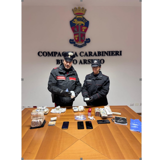 Spacciava droga nella zona di Busto: la cocaina e l'hashish nascosti in un doppiofondo dell'auto e in cassaforte Spacciava droga nella zona di Busto: la cocaina e l'hashish nascosti in un doppiofondo dell'auto e in cassaforte