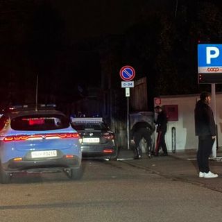 Vandalismo in viale Duca d’Aosta: forate le gomme a un’auto dei Carabinieri