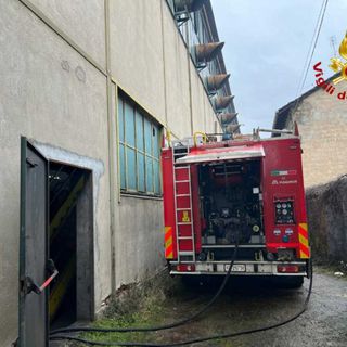 Esplosioni e maxi incendio in una fonderia di Lonate Pozzolo