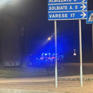 Il luogo dell'incidente e le luci dei mezzi di soccorso