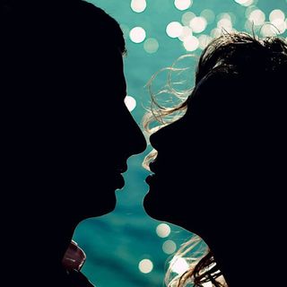 “easyJet... e l’è non reclame” - “easyJet... e non è propaganda”