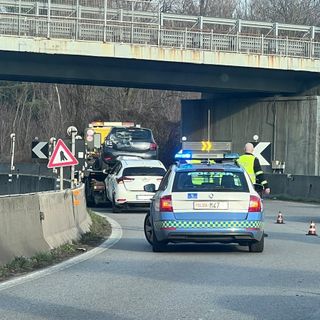 Incidente fra superstrada della Malpensa e A8, soccorsi in azione e code all’innesto