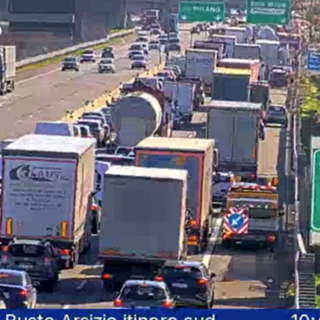 Schianto sull’Autostrada dei Laghi. Tre persone soccorse, code e traffico deviato in uscita a Busto