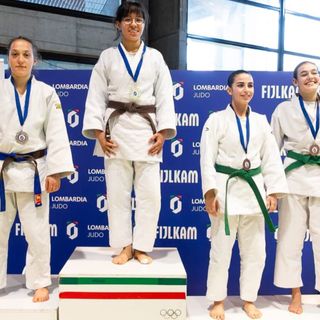 Nella foto Giada Puleo è la seconda da destra