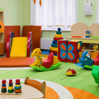 Gestione degli asili nido a Busto: l’affidamento in appalto preoccupa le famiglie