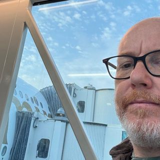 «Io, tornato da Dubai dove non c'è mai stato panico. Qui a casa però la prima volta che ho visto un aereo dal balcone...»