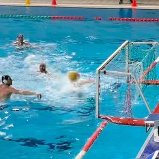 C’è un’Onda Blu da fermare: la Busto Pallanuoto è carica