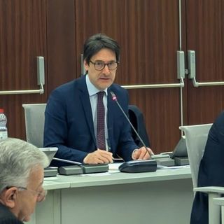 Il consigliere Licata (al centro) interviene durante la Sessione europea a Palazzo Pirelli
