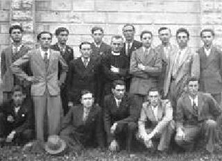 Oratoriani con il coadiutore don Rinaldo Ponti, c. 1938.