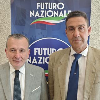 Luca Ferrazzi (a sinistra) insieme al generale Roberto Vannacci a Palazzo Pirelli. Sotto, il consigliere regionale alla costituente a Roma